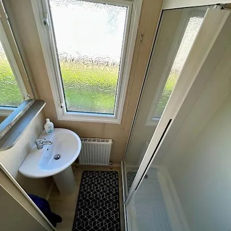Charming Chamber With Spacious Relaxing Area Pagham Exterior photo