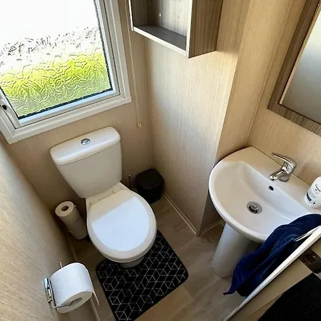 Charming Chamber With Spacious Relaxing Area Pagham Exterior photo