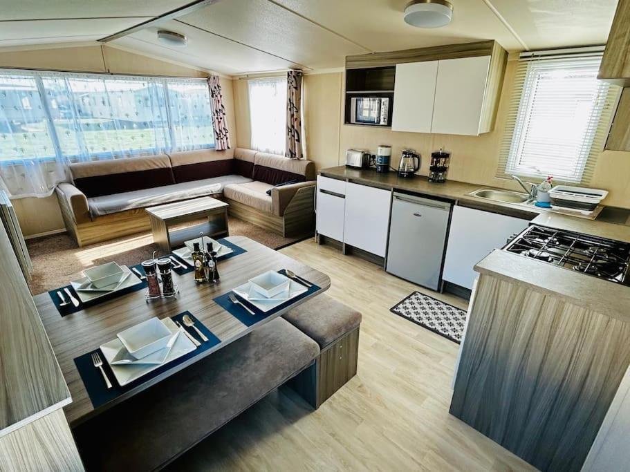 Charming Chamber With Spacious Relaxing Area Holiday home