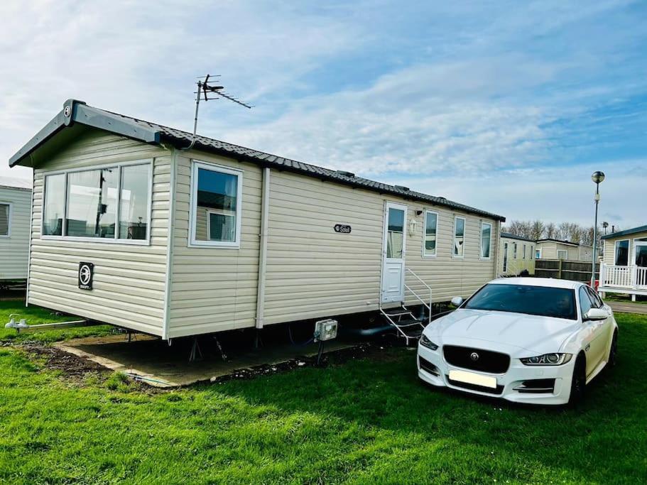Holiday home Charming Chamber With Spacious Relaxing Area Pagham